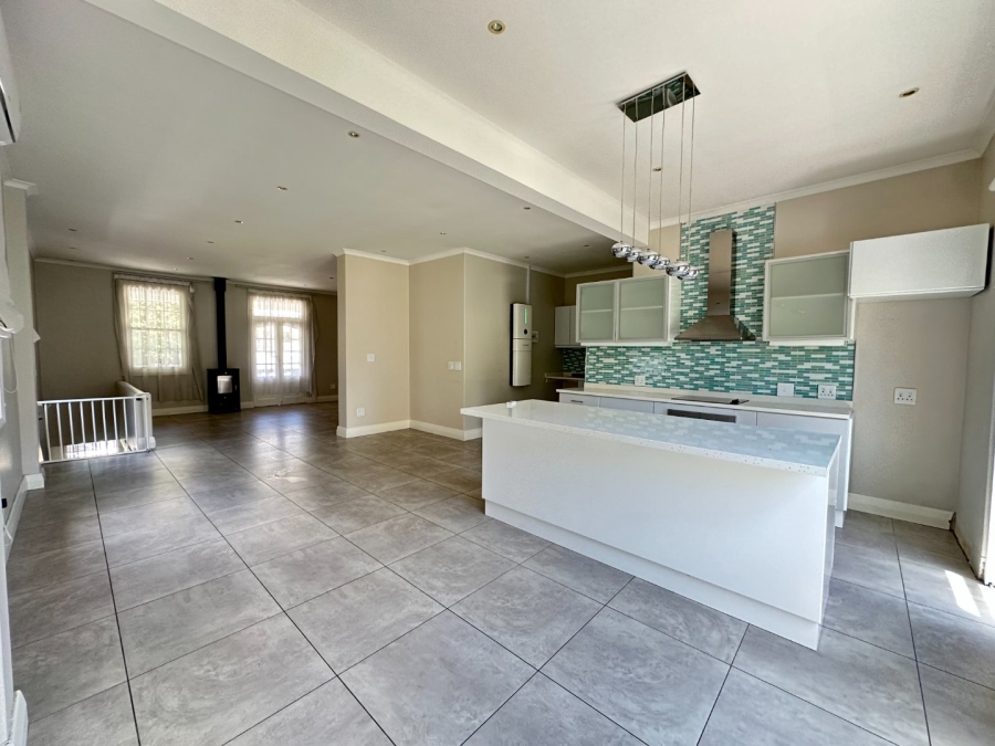 To Let 3 Bedroom Property for Rent in Green Point Western Cape